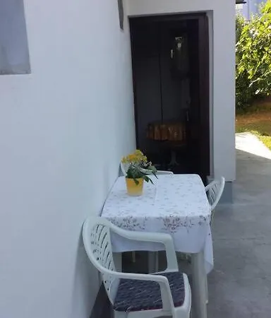 Adorable 2-person With Free Parking, Olive Garden & Open Terrace 公寓 扎达尔